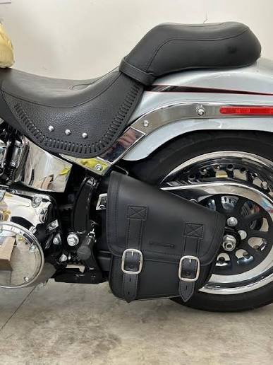 img_8587 saddlemen d440 swingarm bag 3501 1431